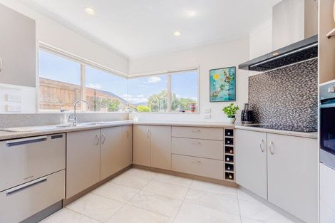 Photo of property in 8 Leanne Way, Waikanae Beach, Waikanae, 5036