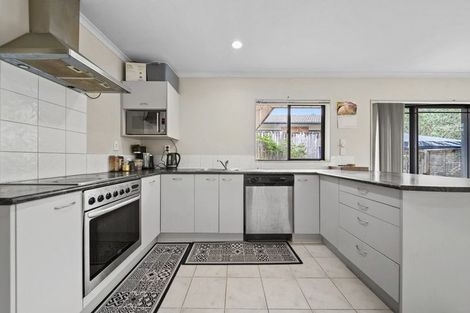 Photo of property in 25 Peninsula Road, Mangere, Auckland, 2022