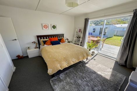 Photo of property in 17 Reynolds Street, Taita, Lower Hutt, 5011