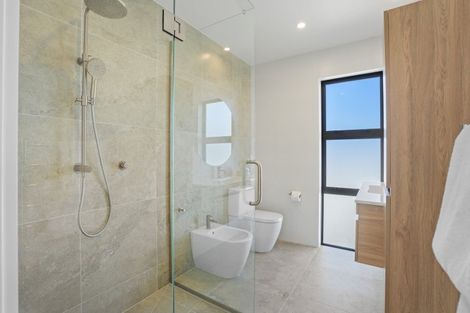 Photo of property in 21 Fred Carr Place, One Tree Point, 0118