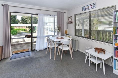 Photo of property in 17a Leaming Place, Clarks Beach, 2122