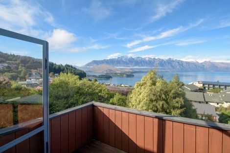 Photo of property in 35a Wynyard Crescent, Fernhill, Queenstown, 9300