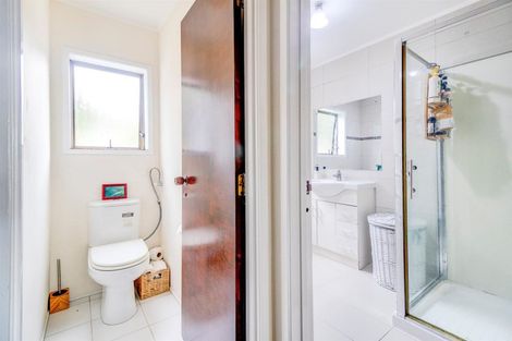 Photo of property in 2/35 Moore Street, Hillcrest, Auckland, 0627