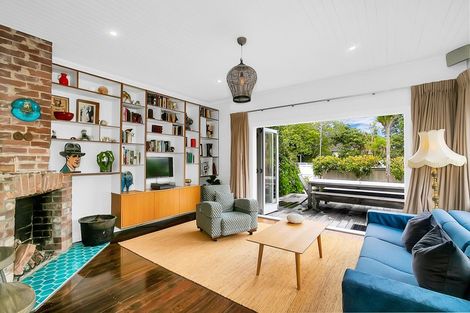 Photo of property in 37 Harbour View Road, Point Chevalier, Auckland, 1022