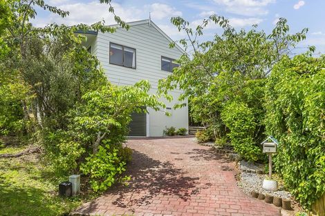 Photo of property in 6 Sasanqua Way, Crofton Downs, Wellington, 6035