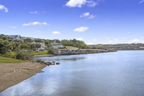 Photo of property in 7 Gloaming Hill, Titahi Bay, Porirua, 5022