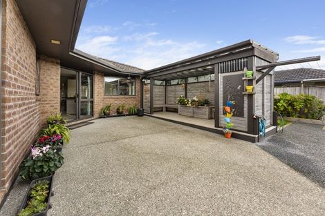 Photo of property in 15 Percy Kinsman Crescent, Riverstone Terraces, Upper Hutt, 5018