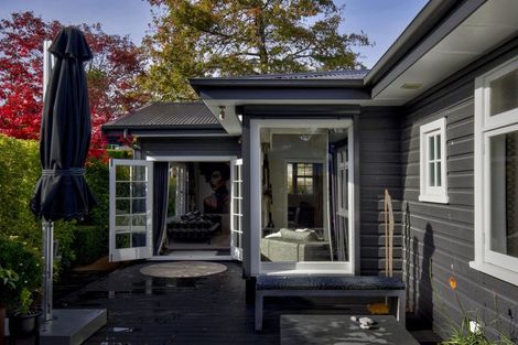 Photo of property in 11 Cedar Drive, Kelvin Heights, Queenstown, 9300