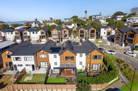 Photo of property in 3 Seafarer Crescent, Stanmore Bay, Whangaparaoa, 0932