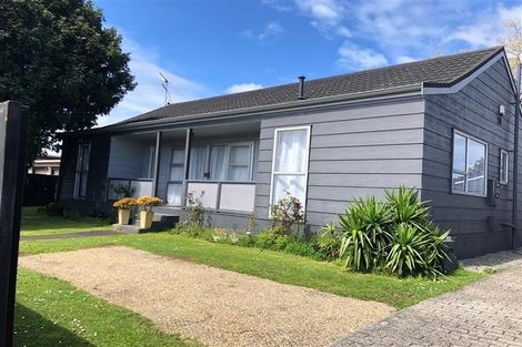 Photo of property in 8 Walter Strevens Drive, Conifer Grove, Takanini, 2112