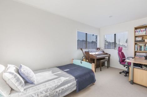 Photo of property in 52 Waiora Road, Stanmore Bay, Whangaparaoa, 0932