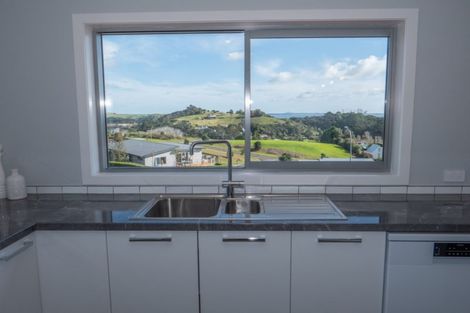 Photo of property in 3 Sunrise Place, Cable Bay, 0420