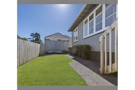 Photo of property in 66a Don Buck Road, Massey, Auckland, 0614