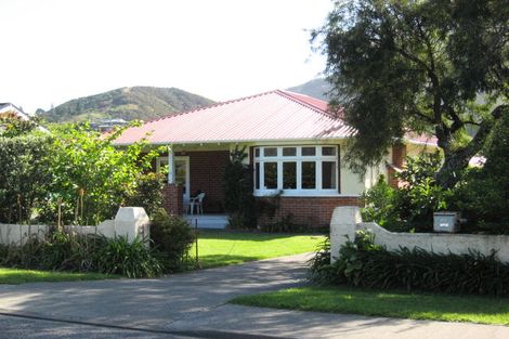 Photo of property in 27 Devon Street, Picton, 7220