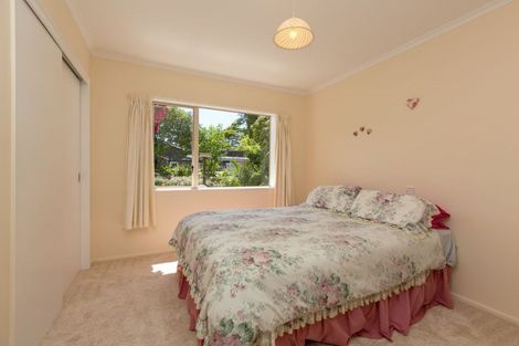 Photo of property in 12 Sequoia Grove, Merrilands, New Plymouth, 4312