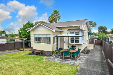 Photo of property in 2c Waiari Road, Conifer Grove, Takanini, 2112