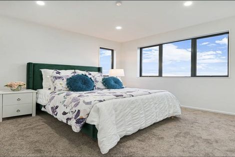 Photo of property in 21d Laura Street, Kelston, Auckland, 0602