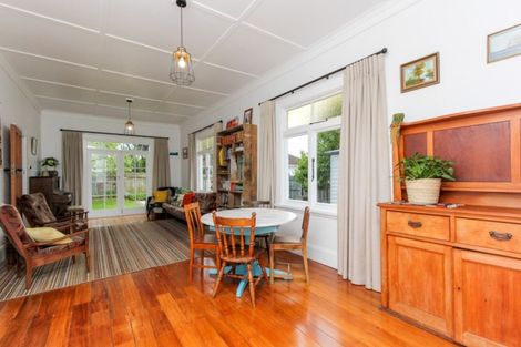 Photo of property in 372a Carrington Street, Upper Vogeltown, New Plymouth, 4310