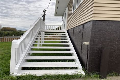 Photo of property in 21 Dundale Avenue, Blockhouse Bay, Auckland, 0600