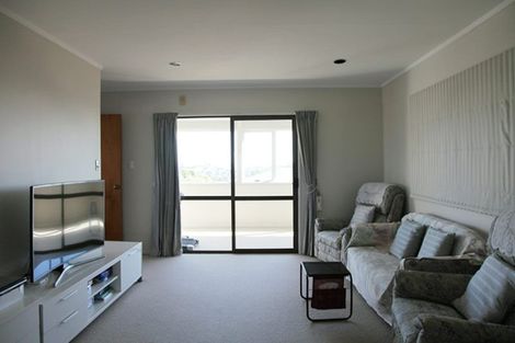 Photo of property in 17 Pitlochry Place, Highland Park, Auckland, 2010