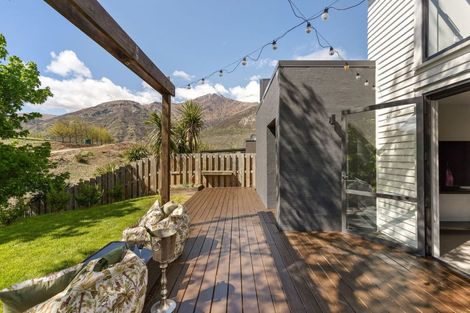 Photo of property in 37 Red Cottage Drive, Lake Hayes, Queenstown, 9304