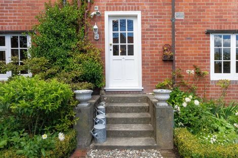 Photo of property in 10 Maire Street, Eastbourne, Lower Hutt, 5013