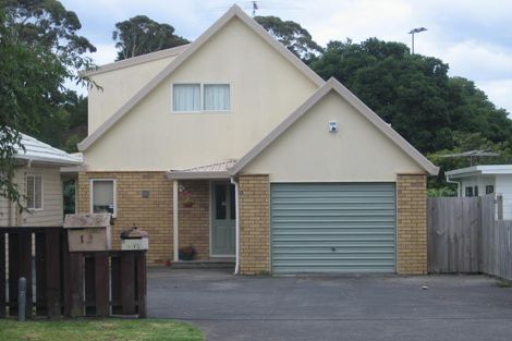 Photo of property in 2/13 Chartwell Avenue, Glenfield, Auckland, 0629