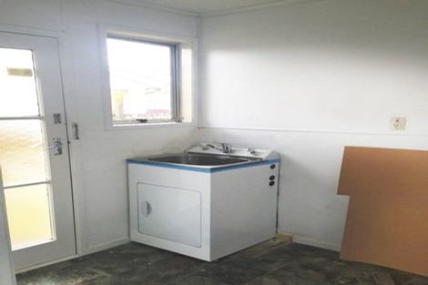 Photo of property in 402 Roscommon Road, Clendon Park, Auckland, 2103