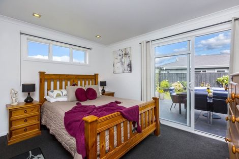 Photo of property in 4 Citrine Grove, Timberlea, Upper Hutt, 5018