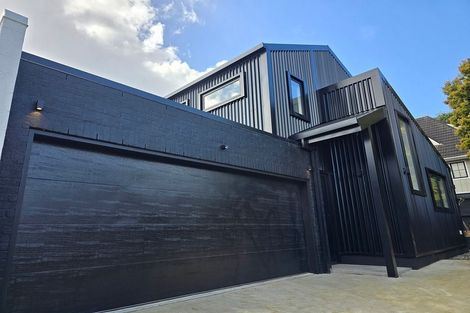 Photo of property in 4 Queensway, Three Kings, Auckland, 1024