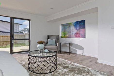 Photo of property in 15 Para Close, Fairview Heights, Auckland, 0632