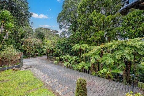 Photo of property in 33 Quinns Road, Waiatarua, Auckland, 0612