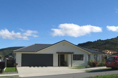 Photo of property in 132 Kirton Drive, Riverstone Terraces, Upper Hutt, 5018