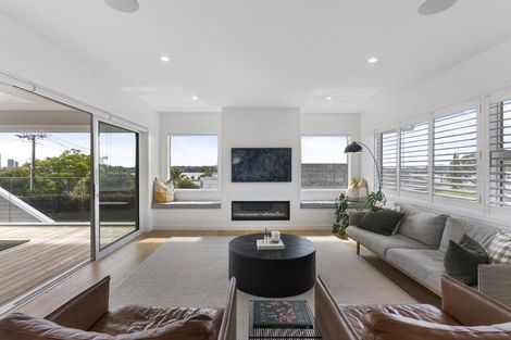 Photo of property in 87 Sylvan Avenue, Northcote, Auckland, 0627