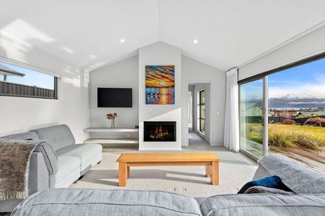Photo of property in 8 The Heights Avenue, Wanaka, 9305