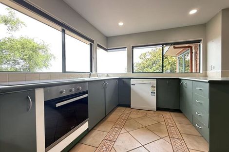 Photo of property in 11 Van Dyke Place, West Harbour, Auckland, 0618