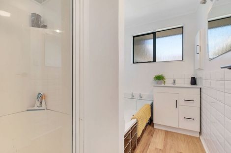 Photo of property in 7b Parkinson Close, Whitby, Porirua, 5024