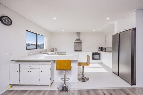 Photo of property in 22a Lincoln Park Avenue, Massey, Auckland, 0614