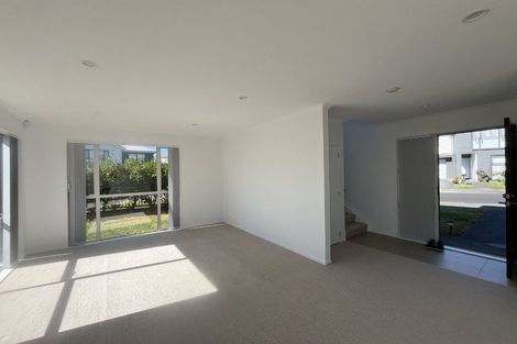 Photo of property in 3 Arthur Rolfe Lane, Swanson, Auckland, 0614