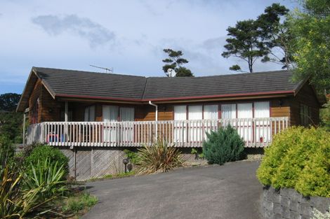 Photo of property in 62 Staincross Street, Green Bay, Auckland, 0604