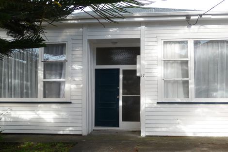 Photo of property in 17 Thompson Street, Mount Cook, Wellington, 6011