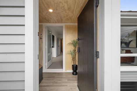 Photo of property in 390 Mangorei Road, Merrilands, New Plymouth, 4312