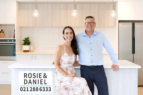 Photo of property in 2/11a Bayside Avenue, Te Atatu Peninsula, Auckland, 0610