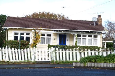 Photo of property in 71 Selwyn Road, Cockle Bay, Auckland, 2014
