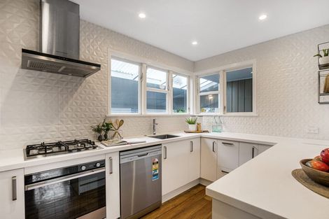 Photo of property in 33 Muir Avenue, Mangere Bridge, Auckland, 2022