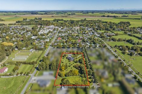 Photo of property in 17 Bridge Street, Southbridge, 7602