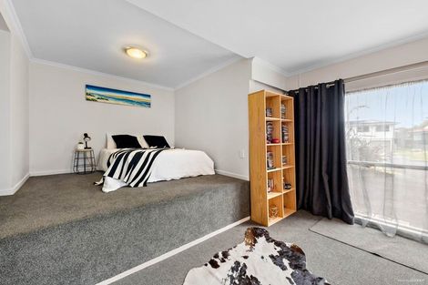 Photo of property in 27 Kurnell Drive, Botany Downs, Auckland, 2010