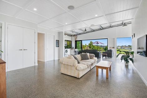 Photo of property in 60 Goodall Road, Snells Beach, 0920