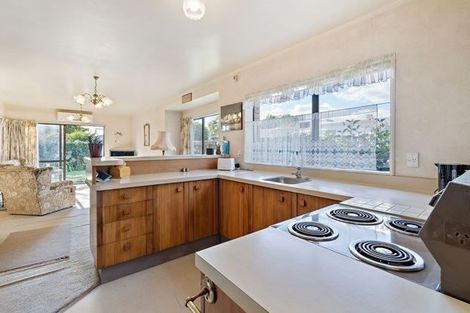 Photo of property in 11 Evanda Crescent, Conifer Grove, Takanini, 2112