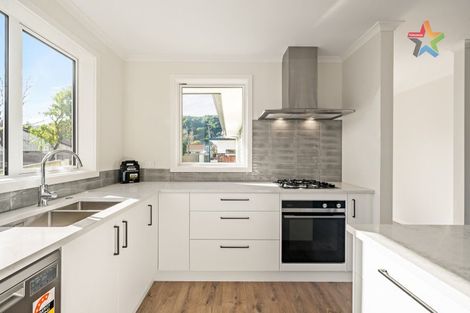 Photo of property in 298a Stokes Valley Road, Stokes Valley, Lower Hutt, 5019